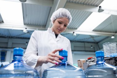 kadın işçi fabrikası'nda