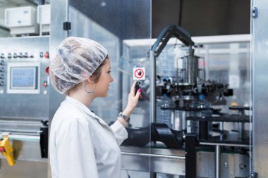 kadın işçi fabrikası'nda