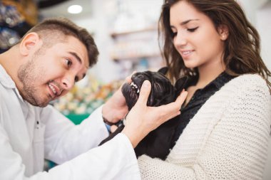 Onu köpek veteriner adlı kadınla