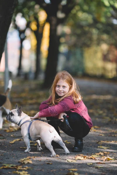 Beautiful Happy Redhead Girl Enjoying Autumn Park Playing Her Adorable — Stock Photo, Image