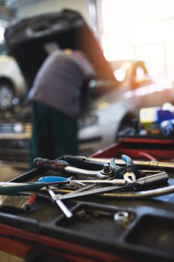 Otomatik bakım ve servis Atölyesi kapalı veya iç