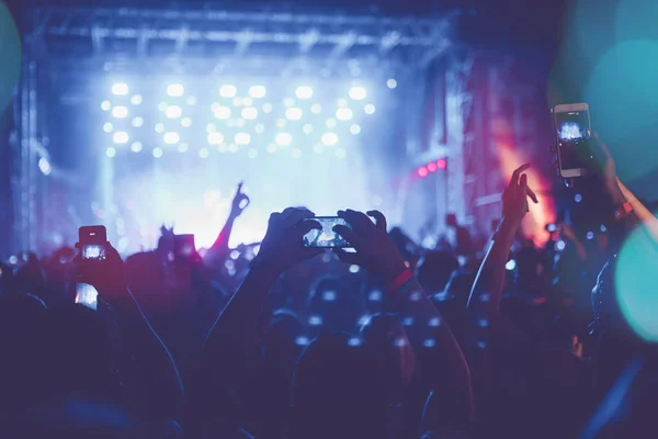 Silhouettes Festival Concert Crowd Front Bright Stage Lights Unrecognizable People — Stock Photo, Image