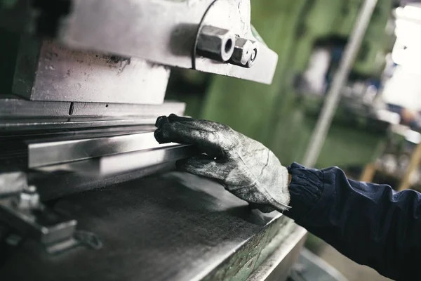 Przemysł Ciężki Metalurgii Fabryki Produkcji Ciężkich Piecyki Kotły Pracownik Bliska — Zdjęcie stockowe