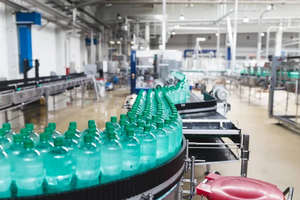 Bottelinstallatie Water Bottelen Lijn Voor Het Verwerken Botteling Van Zuiver — Stockfoto