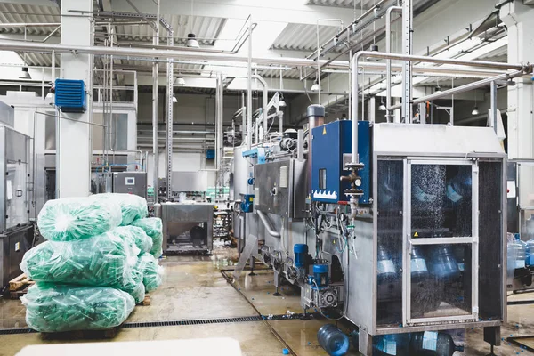 Bottling Plant Water Bottling Line Processing Bottling Pure Mineral Carbonated — Stock Photo, Image