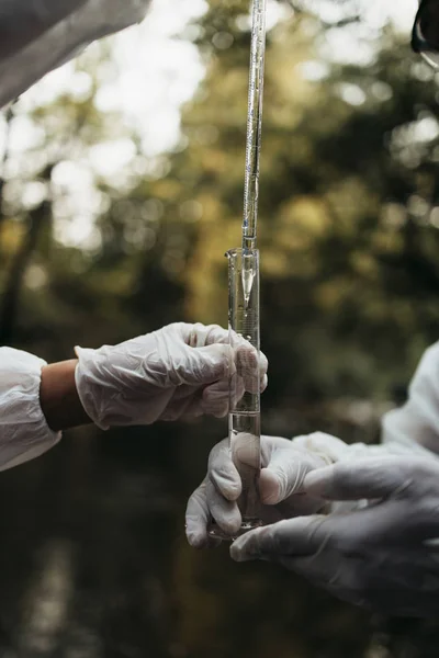 Equipe Cientistas Biólogos Que Pesquisam Possibilidades Propagação Bactérias Vírus Através — Fotografia de Stock