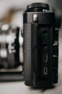 Güzel retro fotoğraf makinesi ve lenslerin soyut yakın plan görüntüleri..