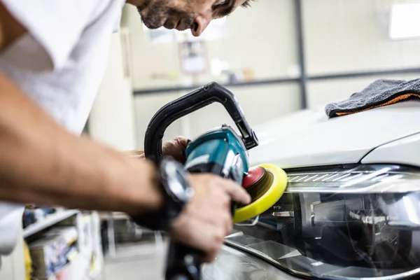 Detallado Del Coche Manos Con Pulidor Orbital Taller Reparación Automóviles —  Fotos de Stock