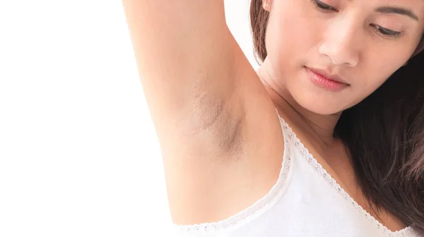Dameproblem Svart armhule på hvit bakgrunn for hudpleie og skjønnhetskonsept – stockfoto