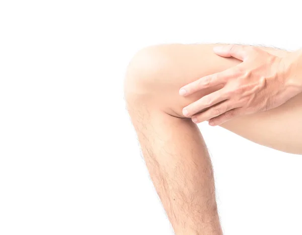 Zbliżenie człowieka ręka trzymać kolana z objawów bólu, opieki zdrowotnej i medycyny pojęcie — Zdjęcie stockowe