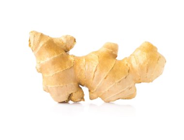 Beyaz arka planda, hammadde yemek pişirmek için taze zencefil