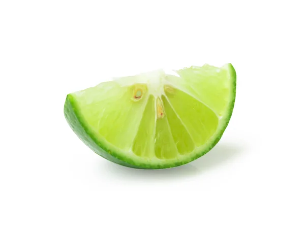 Closeup verse citroen fruit slice op witte achtergrond met het uitknippad — Stockfoto