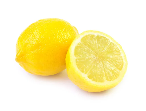 Primer plano rodaja de fruta fresca de limón sobre fondo blanco — Foto de Stock