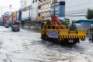 Sakon Nakhon, Tayland - 2 Ağustos 2017: Sokakları su sonka fırtına ile sular altında