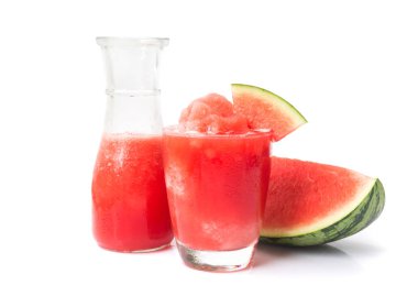 Portre tatlı su kavun yüzlü cam ve beyaz arka plan üzerinde şişe meyve sağlıklı kavramı, seçici odak için iç.