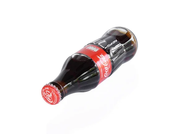 Sakon Nakhon Thailand April 2020 Glasflaska Coca Cola Isolerad Vit — Stockfoto