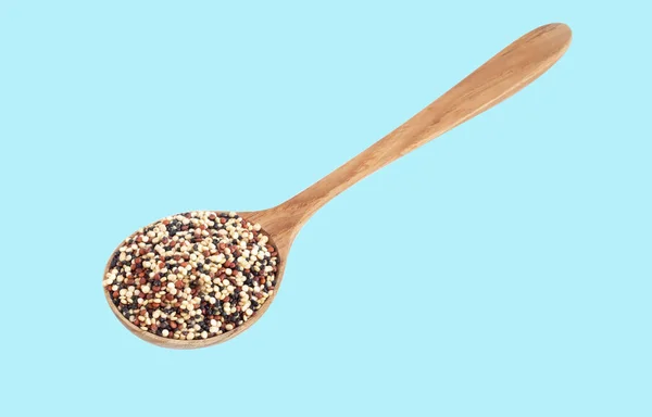 Quinoa Trä Sked Isolerad Blå Bakgrund Hälsovård Koncept — Stockfoto
