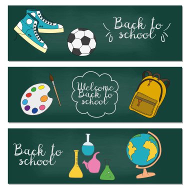 Okul malzemeleri ile üç yatay afiş kümesi.