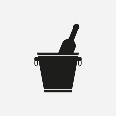 Şarap ve şampanya şişesiyle buz kovası.