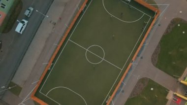 Üstten Görünüm çocuk futbol futbol okulu stadyum hava 4 k Uhd adlı oyun
