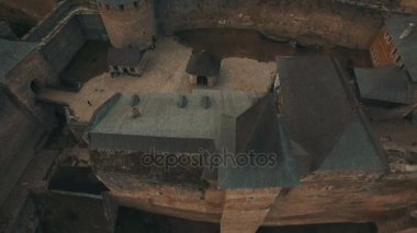 Nehir banka hava dron görüntüleri üzerinde eski kale