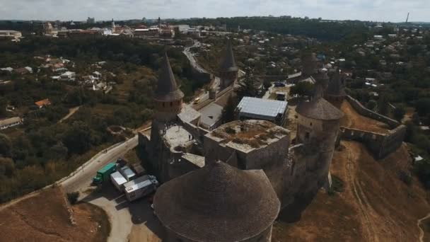4К снимок старого замка с воздуха. Каменец-Подольский замок. Западная Украина — стоковое видео
