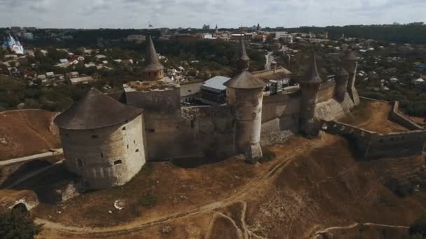 4k 老城堡的空中拍摄。Kamianets-Podilskyi 城堡西部乌克兰 — 图库视频影像