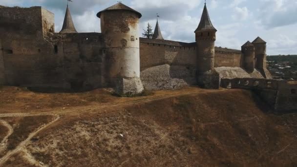 4 k letecký snímek starého hradu. Kamianets-Podilskyi hrad. Západní Ukrajina