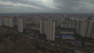 Hava dron görüntüleri gri kentsel Sehir disi alanlar aynı evleriyle