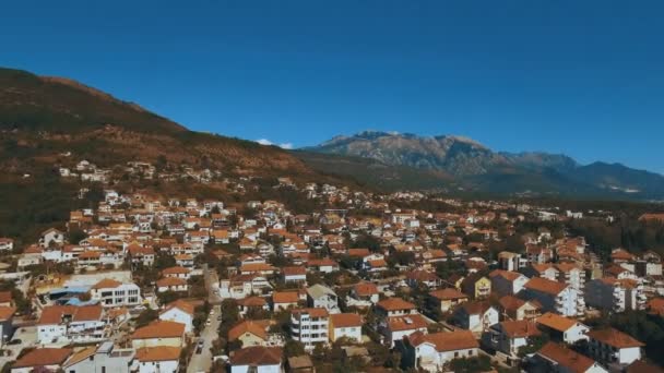 Luchtfoto beelden boten en jachten in de haven Tivat. Montenegro — Stockvideo