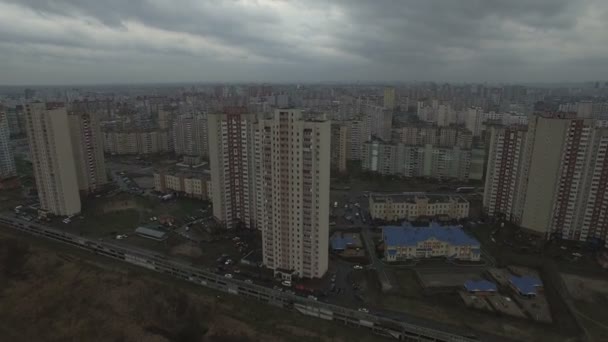 Luchtfoto beelden van grijze Sovjet-huizen patroon. Sovjet-Unie identieke huizen — Stockvideo