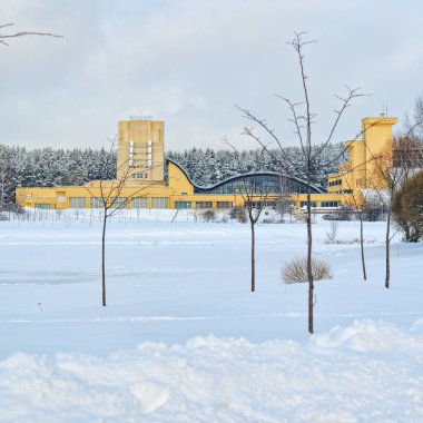 Minsk, Beyaz Rusya - 15 Ocak 2017: Spor kompleksi Olimpiyat rezerv. Havuzu Ulusal Olimpiyat Eğitim Merkezi Atletizm Minsk, Beyaz Rusya.