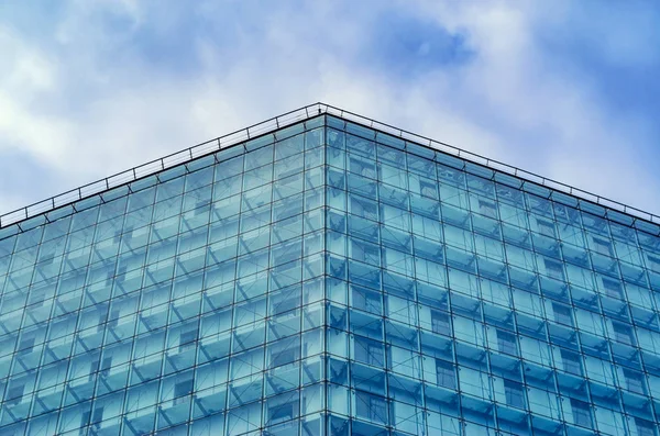 Modern glossy facade of building against of the cloudy sky — Stock Photo, Image