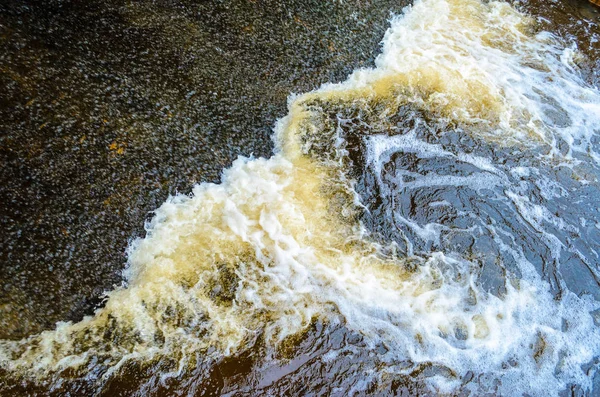 Flod i rörelse natur bakgrunden — Stockfoto