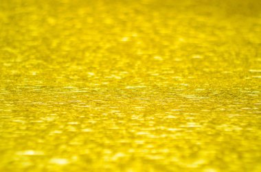 Kabarık kağıt altın doku. Altın kağıt doku arka plan. Makro. Sığ derinlik-in tarla. Oluklu kağıt doku derin yivli arka plan