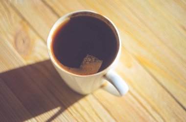 Görünümünün üzerinde beyaz seramik fincan sade kahve