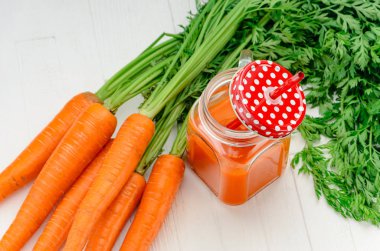 Havuç güler yüzlü bir kavanoza havuç ile ana sayfa görünümü