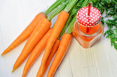 Havuç güler yüzlü bir kavanoza havuç ile ana sayfa görünümü