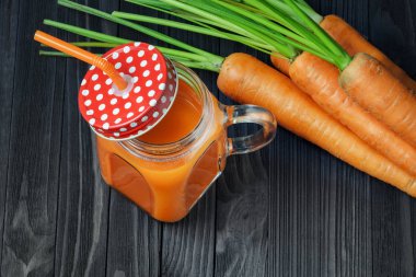 Havuç güler yüzlü bir kavanoza havuç ile ana sayfa görünümü