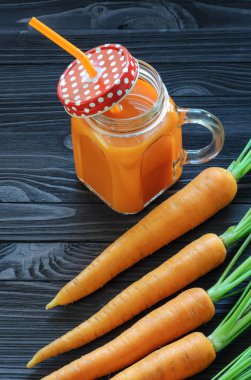 Havuç güler yüzlü bir kavanoza havuç ile ana sayfa görünümü