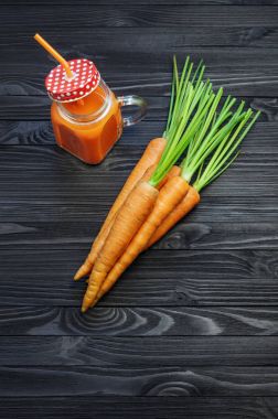 Havuç güler yüzlü bir kavanoza havuç ile ana sayfa görünümü