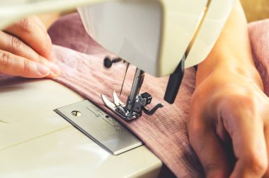 Dikiş makinesi dikiş işlemi