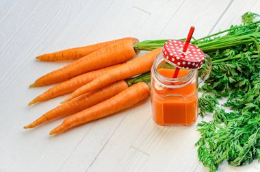 Havuç güler yüzlü bir kavanoza havuç ile ana sayfa görünümü