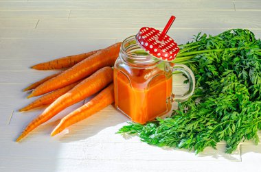 Havuç güler yüzlü bir kavanoza havuç ile ana sayfa görünümü