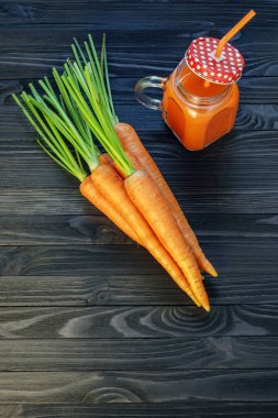 Havuç güler yüzlü bir kavanoza havuç ile ana sayfa görünümü