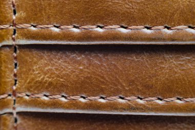 Dikiş ile kahverengi deri dokusuna. Deri giyim yakın çekim unsuru. Dikişleri deri ürünleri