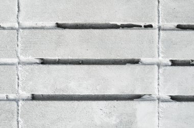 Beton döşeme parke ve paralel oluklar ile bitirmek için. Yapı malzemesi, doku