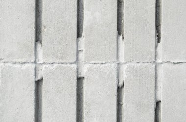 Beton döşeme parke ve paralel oluklar ile bitirmek için. Yapı malzemesi, doku