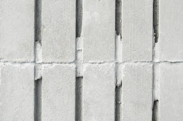 Beton döşeme parke ve paralel oluklar ile bitirmek için. Yapı malzemesi, doku