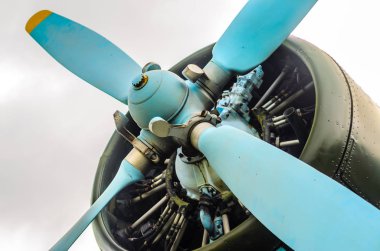 eski uçak yakın çekim